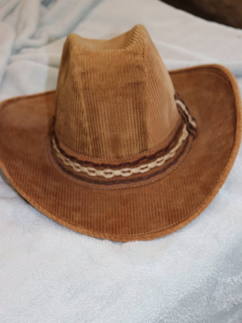The RoundUp brand Light brown corduroy western hat.